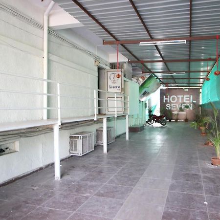 Hotel Seven Ahmedabad Esterno foto