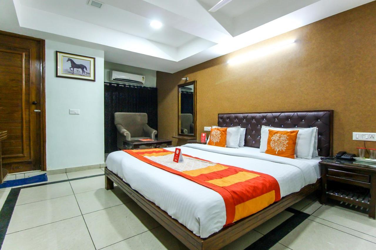 Hotel Seven Ahmedabad Esterno foto