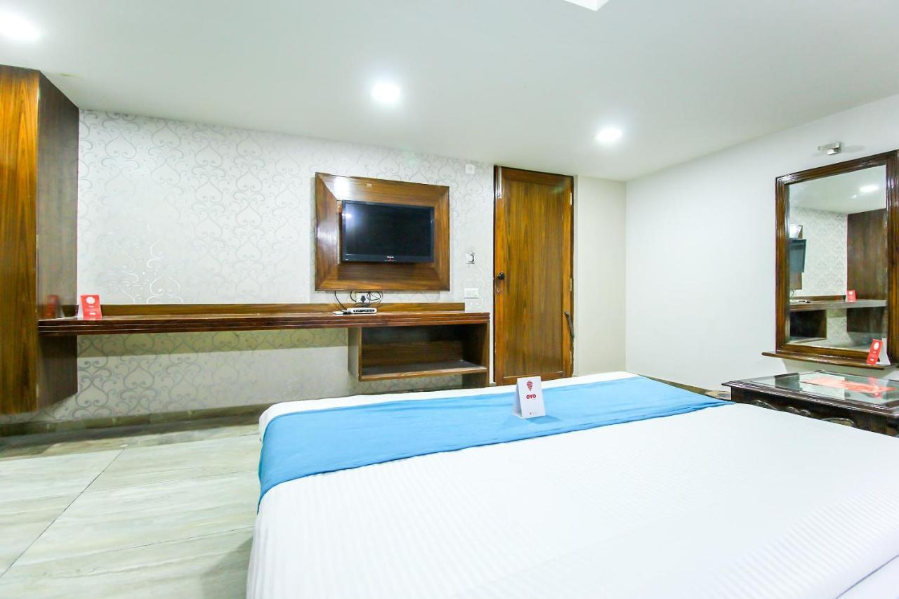 Hotel Seven Ahmedabad Esterno foto