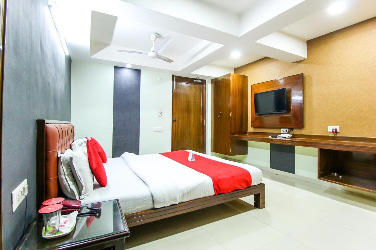 Hotel Seven Ahmedabad Esterno foto