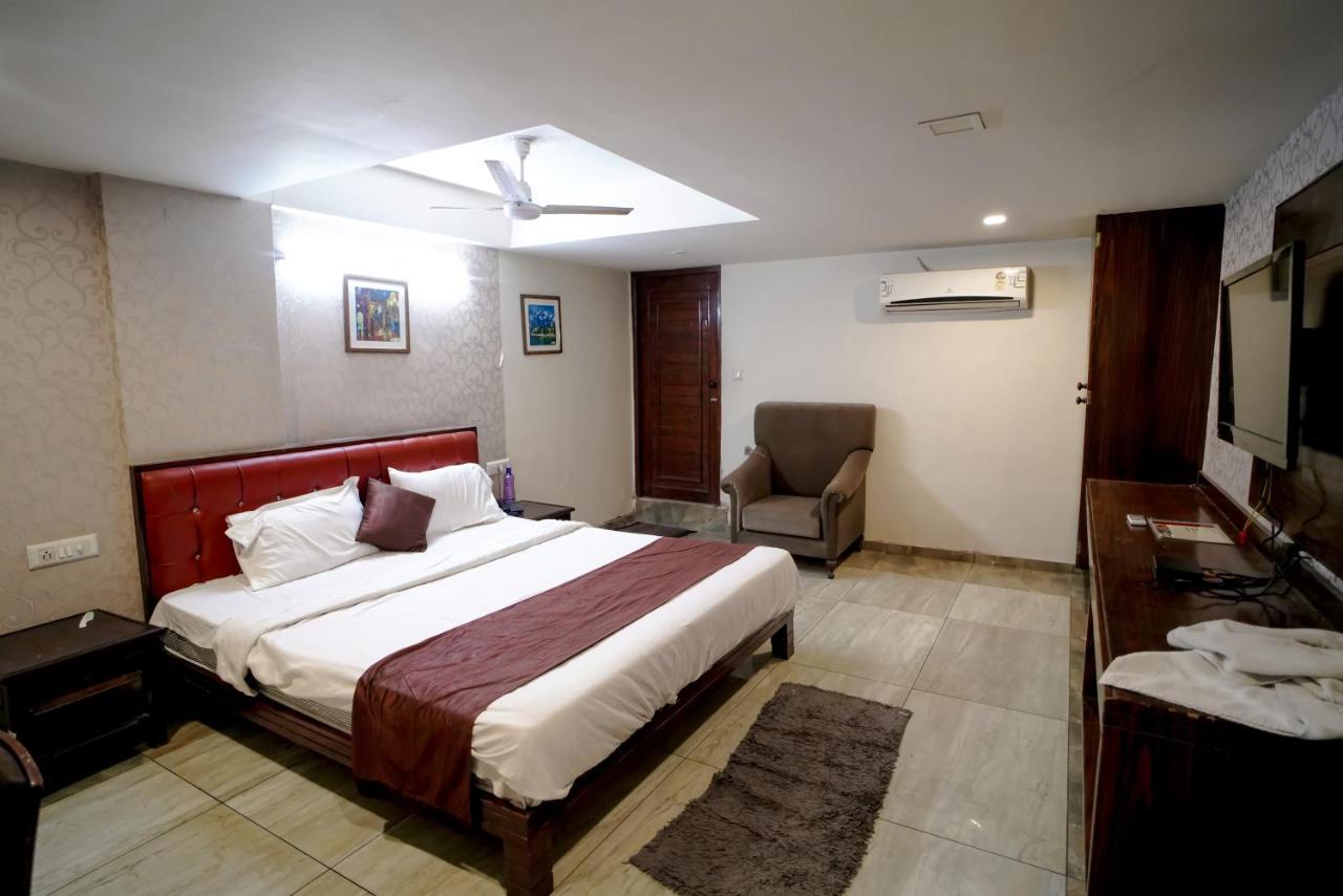 Hotel Seven Ahmedabad Esterno foto