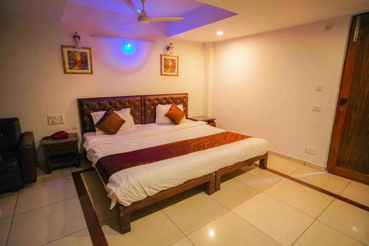 Hotel Seven Ahmedabad Esterno foto