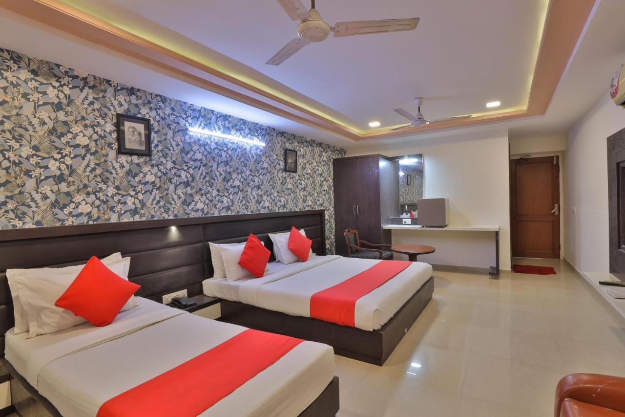 Hotel Seven Ahmedabad Esterno foto
