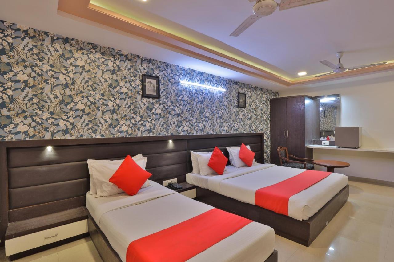 Hotel Seven Ahmedabad Esterno foto