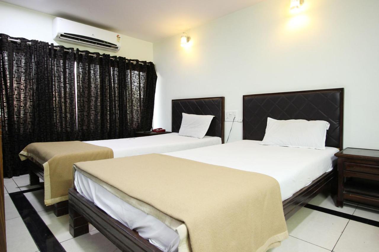 Hotel Seven Ahmedabad Esterno foto