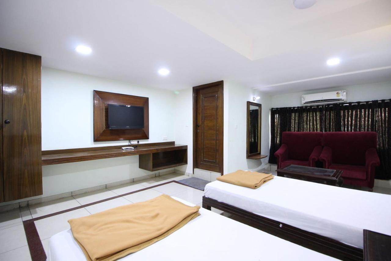 Hotel Seven Ahmedabad Esterno foto