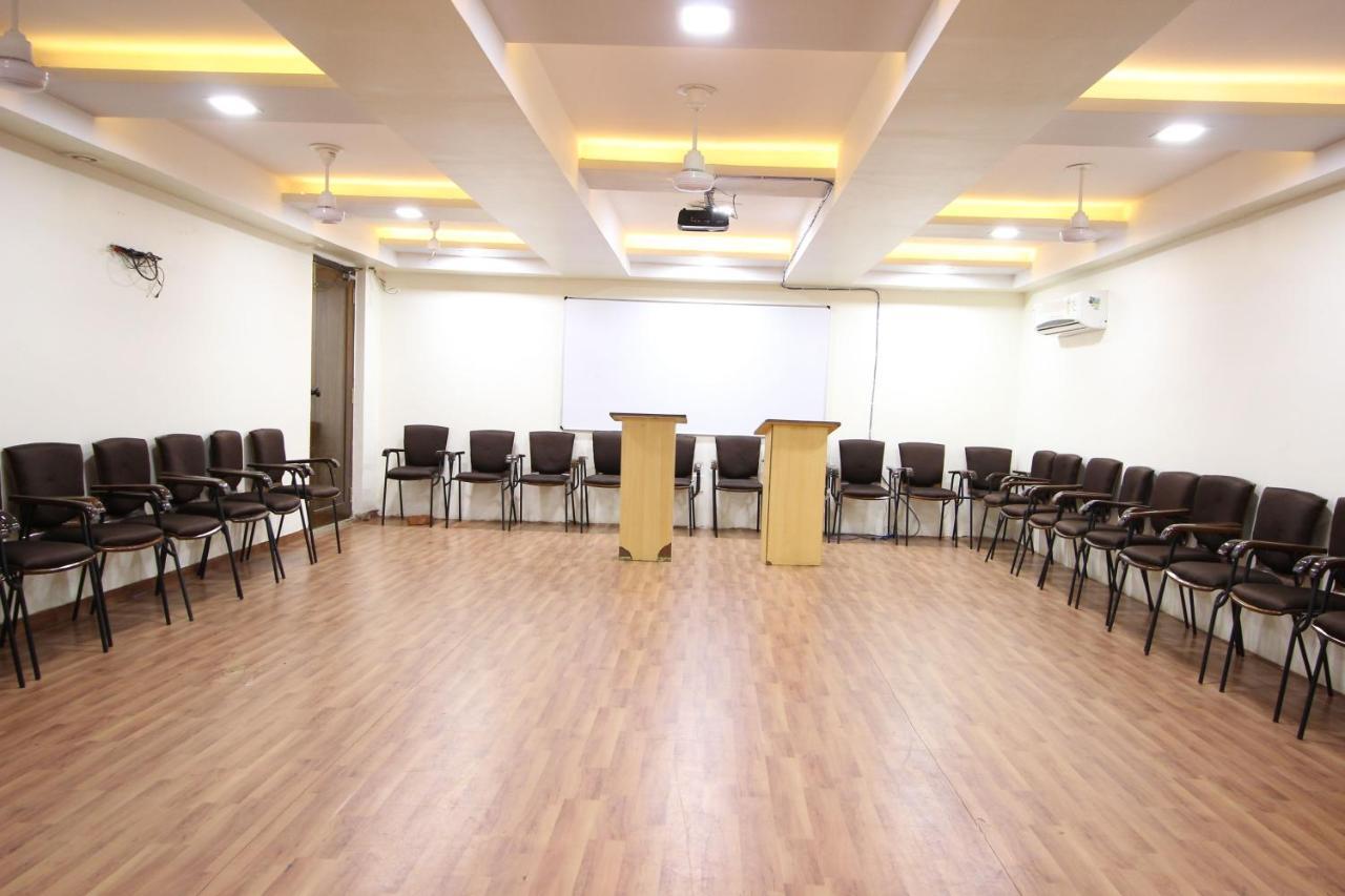 Hotel Seven Ahmedabad Esterno foto