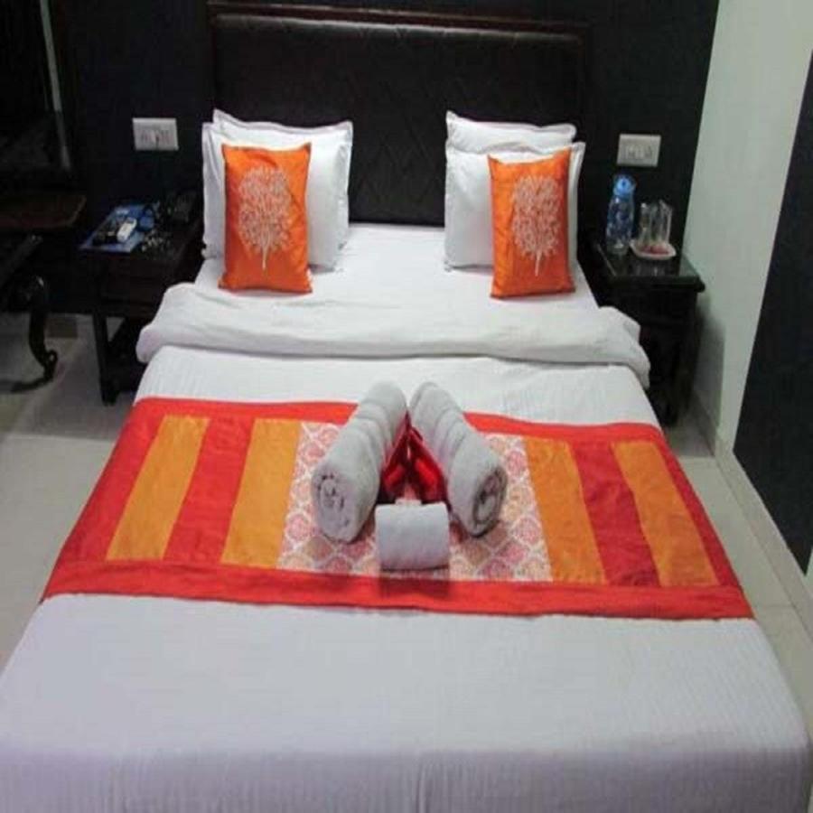 Hotel Seven Ahmedabad Esterno foto